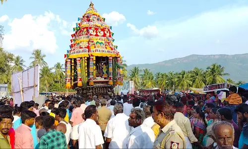 இருளப்பட்டியில் காணியம்மன் கோவில் தேரோட்டம்
