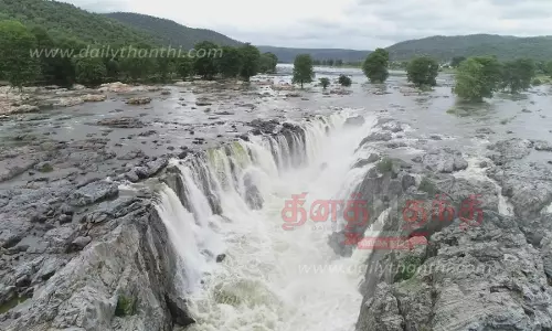 கர்நாடக அணைகளில் தண்ணீர் திறப்பு குறைப்பு: ஒகேனக்கல்லுக்கு நீர்வரத்து வினாடிக்கு 11 ஆயிரம் கனஅடியாக குறைந்தது