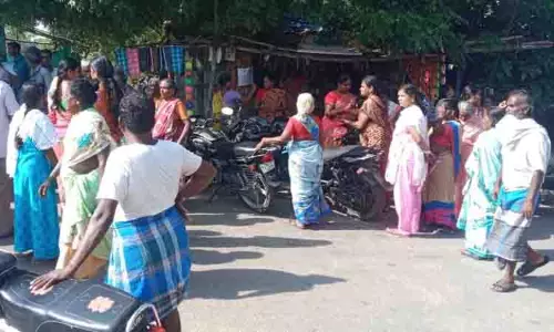 மின்தடை ஏற்படுத்தியதை கண்டித்து மறியல் செய்ய முயற்சி மின்தடை ஏற்படுத்தியதை கண்டித்து மறியல் செய்ய முயற்சி