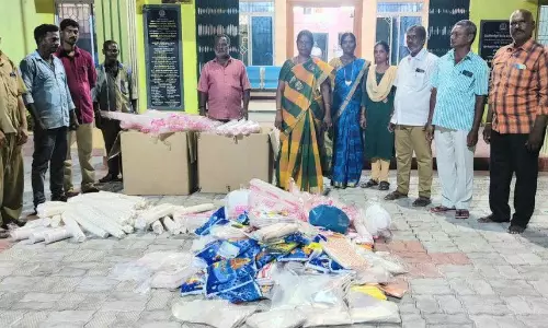 300 கிலோ பிளாஸ்டிக் பொருட்கள் பறிமுதல்