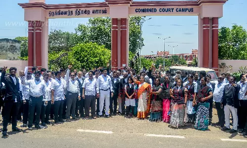 தஞ்சையில், வக்கீல்கள் 3 நாட்கள் கோர்ட்டு புறக்கணிப்பு