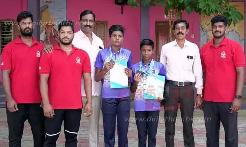 நீச்சல் போட்டியில் வடக்கன்குளம் பள்ளி மாணவிகள் சாதனை நீச்சல் போட்டியில் வடக்கன்குளம் பள்ளி மாணவிகள் சாதனை