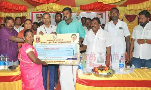 பால் உற்பத்தியாளர் கூட்டுறவு சங்கத்தில் கடன் வழங்கும் நிகழ்ச்சி