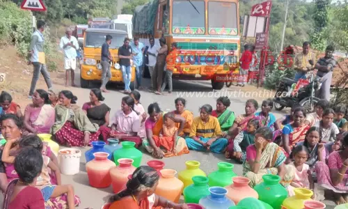 பர்கூர் அருகே குடிநீர் கேட்டு கிராம மக்கள் சாலை மறியல்