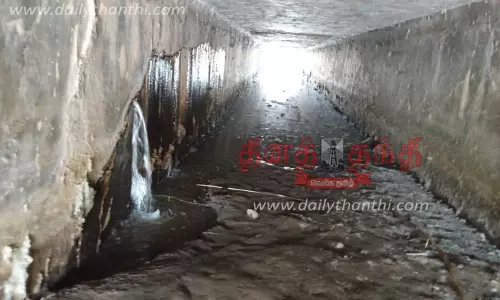 நம்பியூர் அருகே கீழ்பவானி வாய்க்கால் பாலத்தின் பக்கவாட்டு சுவற்றில் நீர் கசிவு; வினாடிக்கு 1,500 கன அடி தண்ணீர் செல்வதால் விவசாயிகள் அச்சம்