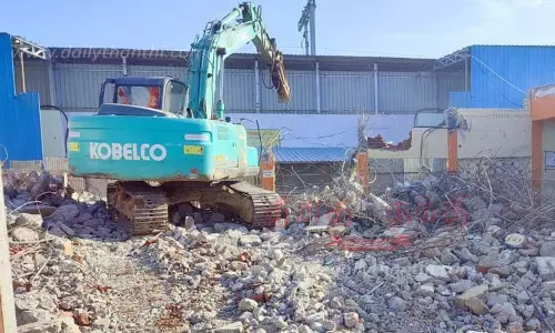 ரெயில் நிலைய கட்டிடத்தை இடிக்கும் பணி தொடக்கம்