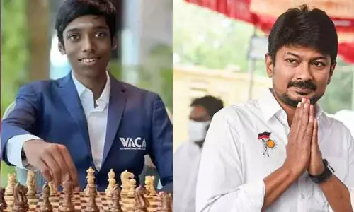 செஸ் உலகக்கோப்பை: 2வது இடம் பிடித்த பிரக்ஞானந்தாவுக்கு அமைச்சர் உதயநிதி ஸ்டாலின் வாழ்த்து செஸ் உலகக்கோப்பை: 2வது இடம் பிடித்த பிரக்ஞானந்தாவுக்கு அமைச்சர் உதயநிதி ஸ்டாலின் வாழ்த்து