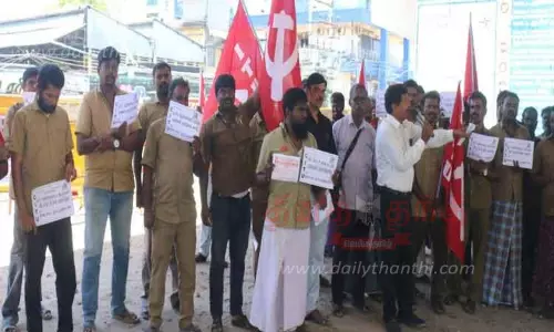 ஆட்டோ ஓட்டுனர் சங்கத்தினர் ஆர்ப்பாட்டம்