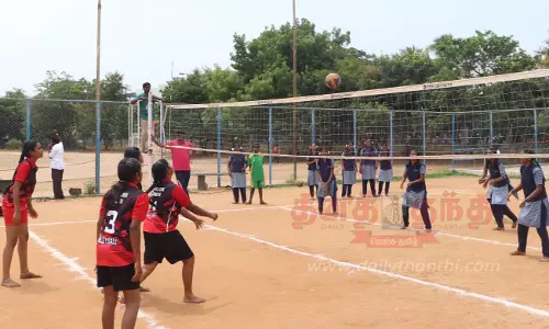 தர்மபுரியில் சரக அளவிலான மாணவிகள் கைப்பந்து போட்டி