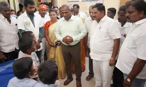 அரசு பள்ளி மாணவர்கள் 33 பேருக்கு திடீர் அலர்ஜி