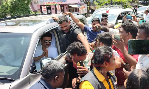 கும்பகோணத்தில், முதல்-அமைச்சர் மு.க.ஸ்டாலினுக்கு உற்சாக வரவேற்பு கும்பகோணத்தில், முதல்-அமைச்சர் மு.க.ஸ்டாலினுக்கு உற்சாக வரவேற்பு