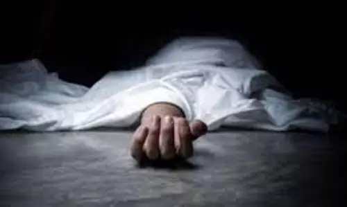 பிணமாக கிடந்த முதியவர் பிணமாக கிடந்த முதியவர்