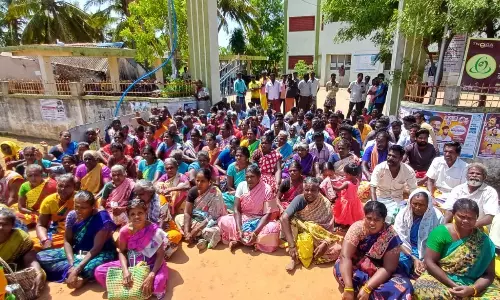 கந்தர்வகோட்டை தாசில்தார் அலுவலகத்தைகிராமமக்கள் முற்றுகை