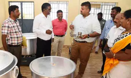 மாவட்டத்தில் 705 மையங்களில் முதல்-அமைச்சரின் காலை உணவு திட்டம்