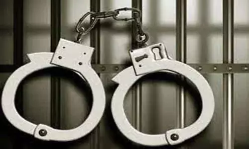 பவானி அருகே மாணவியிடம் ஆபாசமாக பேசிய தொழிலாளி கைது