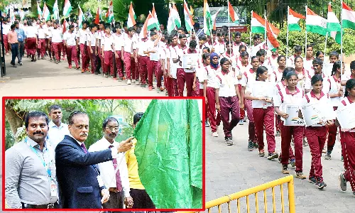 விஞ்ஞானிகளை பாராட்டி மாணவ-மாணவிகள் ஊர்வலம்