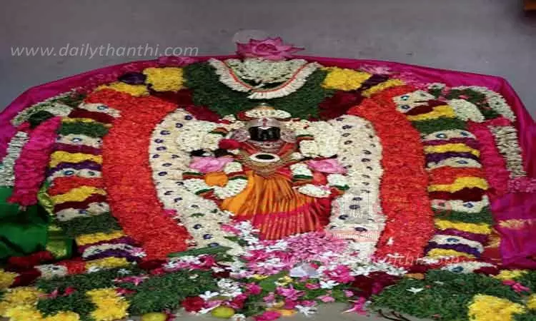 கோவில்களில் வரலட்சுமி பூஜை கோவில்களில் வரலட்சுமி பூஜை