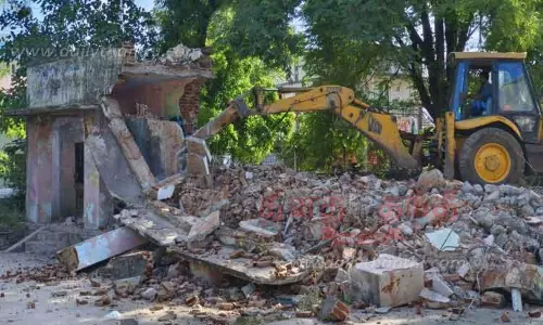 வேளாண்மை அலுவலக பழைய கட்டிடம் இடிப்பு