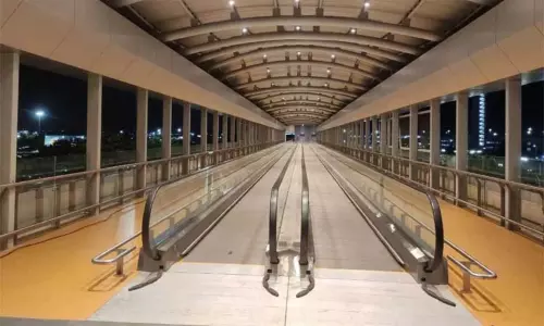 பயணிகளின் வசதிக்காக பெங்களூரு விமான நிலையத்தில் புதிய உயர் நடைபாதை திறப்பு