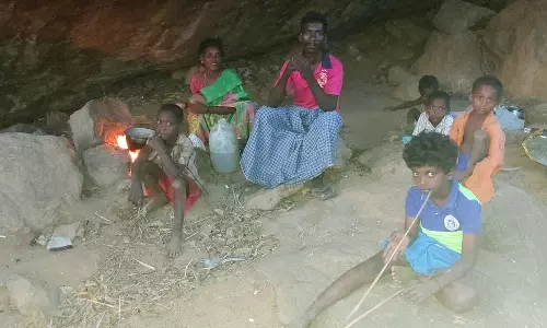 கடமலைக்குண்டுவில் 6 மாதங்களாக மலைக்குகையில் வசிக்கும் பழங்குடியின மக்கள்