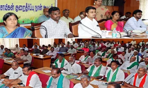 வாய்க்கால்களை தூர்வார வேண்டும்