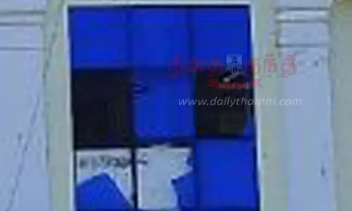 தண்டலச்சேரி கல்லூரியின் கண்ணாடிகள் உடைந்து சேதம்