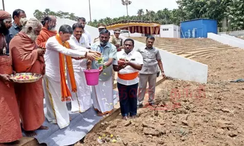 நீர்நிலைகளை பாதுகாப்பது மிகவும் அவசியம்