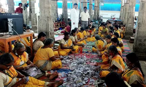 திருச்செந்தூர் சுப்பிரமணிய சுவாமி கோவிலில் உண்டியல் காணிக்கை ரூ.2.66 கோடி திருச்செந்தூர் சுப்பிரமணிய சுவாமி கோவிலில் உண்டியல் காணிக்கை ரூ.2.66 கோடி