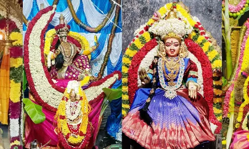 வரலட்சுமி நோன்பையொட்டிஅம்மன் கோவில்களில் சிறப்பு வழிபாடுஏராளமான பெண்கள் சாமி தரிசனம்