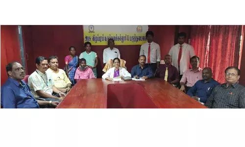 மாடியில் இருந்து விழுந்தவருக்கு முதுகு தண்டுவட அறுவை சிகிச்சைமுண்டியம்பாக்கம் அரசு மருத்துவக் கல்லூரி டாக்டர்கள் சாதனை