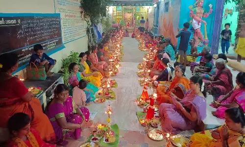 வரலட்சுமி நோன்பை முன்னிட்டுவரதராஜ பெருமாள் கோவிலில் விளக்கு பூஜை