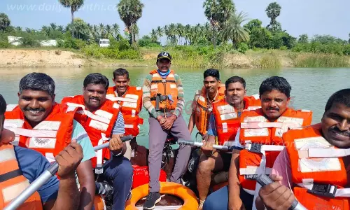 மழைக்காலங்களில் சிறப்பாக ெசயல்படுவது குறித்து கோரந்தாங்கல் ஏரியில் போலீசாருக்கு பயிற்சி