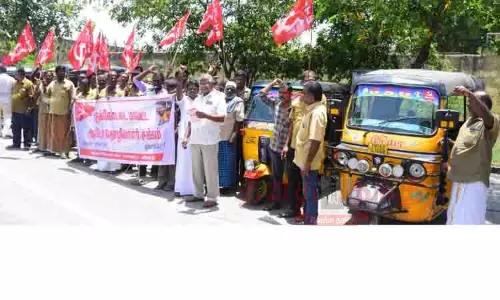 ஆட்டோ டிரைவர்கள் ஆர்ப்பாட்டம்