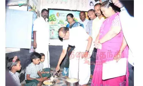 முதல்-அமைச்சரின் காலை உணவு திட்டம்; அமைச்சர்கள் ரகுபதி, மெய்யநாதன் தொடங்கி வைத்தனர்