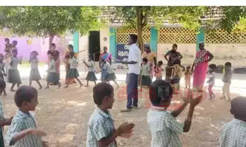 கும்மியடித்த மாணவர்கள்