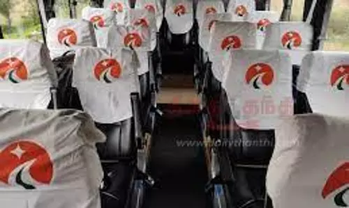 ஆவணங்கள் இல்லாமல் இயக்கிய 2 சுற்றுலா பஸ்கள் பறிமுதல்