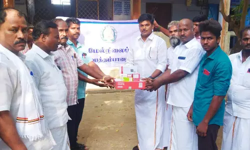 விஜயகாந்த் பிறந்தநாள் விழாவையொட்டி      நலத்திட்ட உதவிகள்