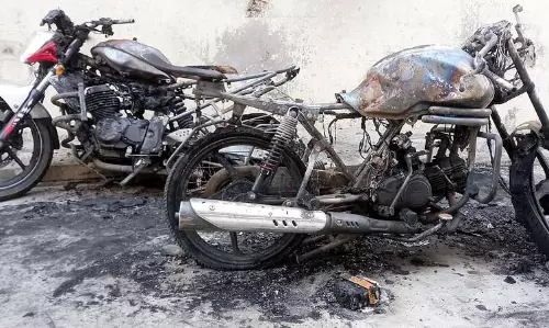 வன்னியர் சங்க நிர்வாகியின் மோட்டார் சைக்கிள் எரிப்பு