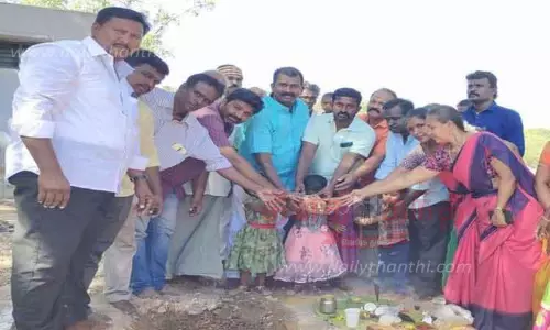 ரூ.22 லட்சத்தில் புதிய அங்கன்வாடி மையம்; துணை மேயர் அடிக்கல் நாட்டினார் ரூ.22 லட்சத்தில் புதிய அங்கன்வாடி மையம்; துணை மேயர் அடிக்கல் நாட்டினார்