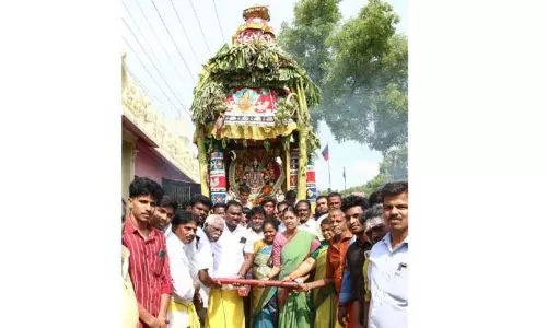 விழுப்புரம் பீமநாயக்கன்தோப்பு முத்துமாரியம்மன் கோவில் தேரோட்டம்: ஏராளமான பக்தர்கள் பங்கேற்பு