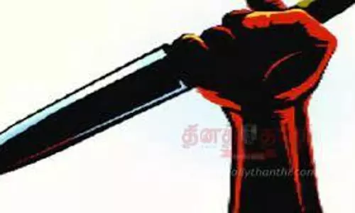 கோவில் திருவிழாவில் நடந்த மோதலில் கல்லூரி மாணவர் குத்திக்கொலை