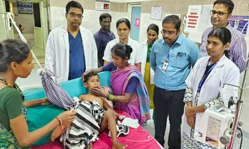 துண்டிக்கப்பட்ட விரலை ஒட்டவைத்து சாதனை