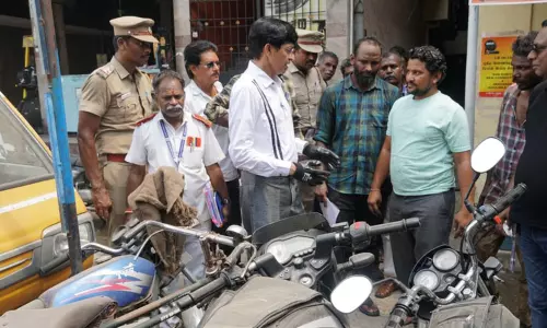 சாலையில் நீண்டநாட்களாக நிறுத்தி வைக்கப்பட்டிருக்கும் வாகனங்கள் போர்க்கால அடிப்படையில் பறிமுதல் செய்யப்படும் - மாநகராட்சி கமிஷனர் ராதாகிருஷ்ணன்