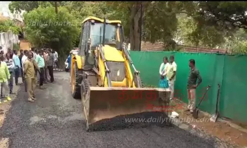 தரமின்றி போடப்பட்ட சாலை