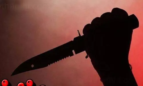 விழுப்புரம் அருகேபணம் கேட்டு தாயை கத்தியால் குத்திக்கொல்ல முயற்சி :கூலித்தொழிலாளி கைது