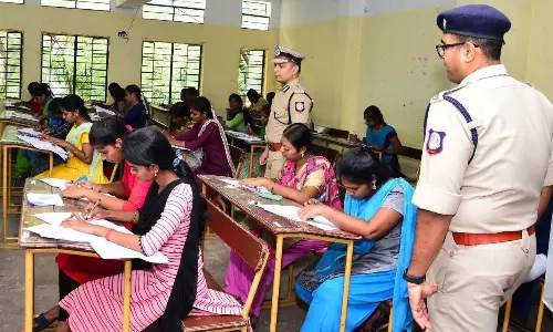 போலீஸ் சப்-இன்ஸ்பெக்டர் பணிக்கான எழுத்து தேர்வு :5 மையங்களில் நடந்தது