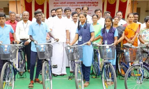 1,011 மாணவ-மாணவிகளுக்கு விலையில்லா சைக்கிள் 1,011 மாணவ-மாணவிகளுக்கு விலையில்லா சைக்கிள்