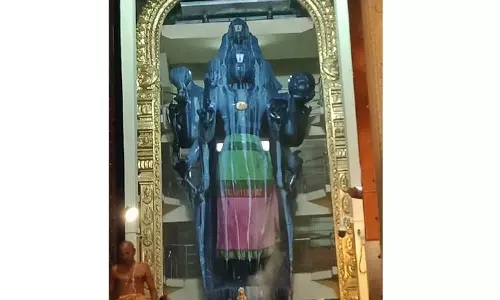 ஆஞ்சநேயருக்கு பாலாபிஷேகம் ஆஞ்சநேயருக்கு பாலாபிஷேகம்