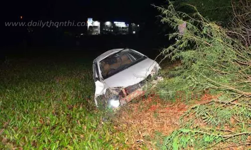 குளத்துக்குள் கார் பாய்ந்து விபத்து