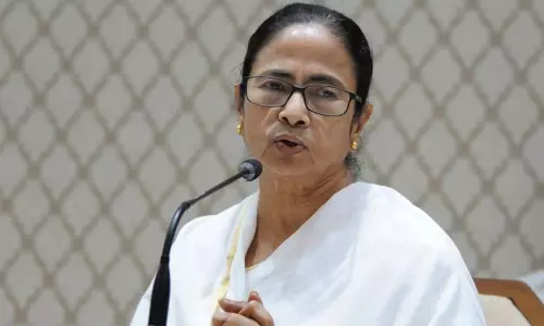 மதுரை ரெயில் தீ விபத்து: ரெயில்வே அதிகாரிகள் கவனமாக இருக்க வேண்டும் - மம்தா பானர்ஜி